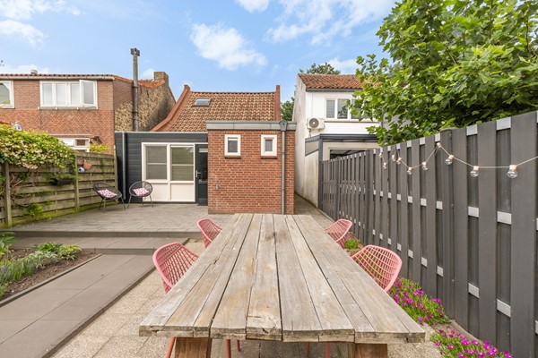 Foto - Verkocht onder voorbehoud: Karakteristiek pand nabij het historische centrum van Klundert